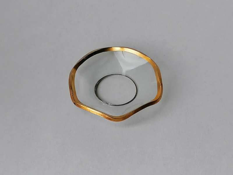 Tropfenfänger m. Goldrand für 17 mm Pyramidenkerzen Nr. 412g